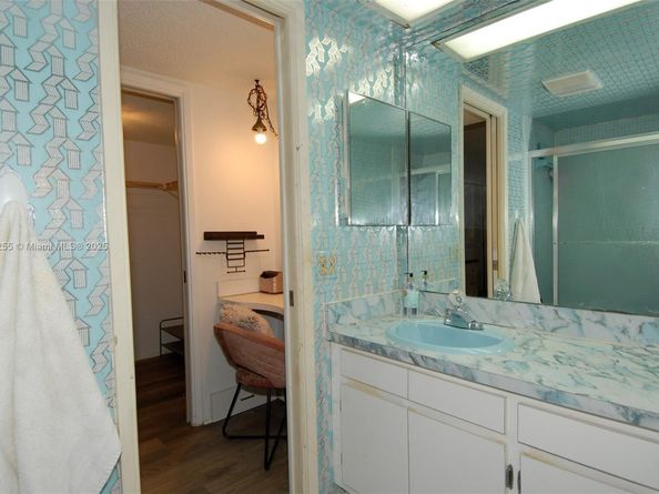605 Oaks Dr 203, Pompano Beach FL 33069