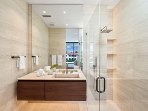 5515 Pine Tree Dr, Miami Beach FL 33140