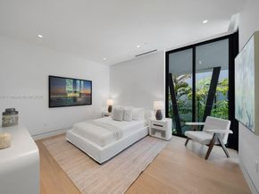 5515 Pine Tree Dr, Miami Beach FL 33140