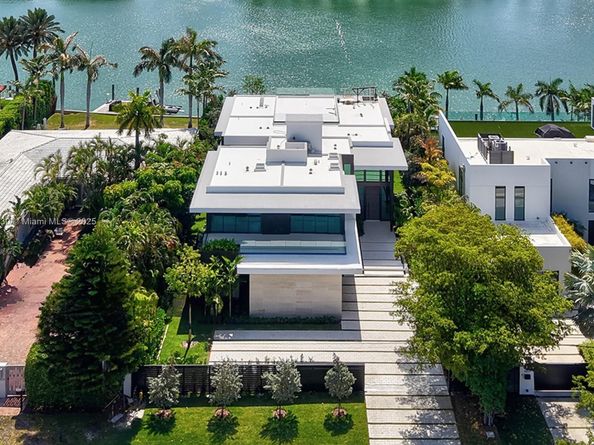 5515 Pine Tree Dr, Miami Beach FL 33140