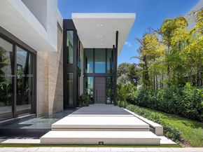 5515 Pine Tree Dr, Miami Beach FL 33140
