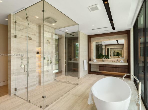5515 Pine Tree Dr, Miami Beach FL 33140