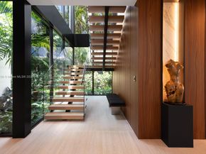 5515 Pine Tree Dr, Miami Beach FL 33140