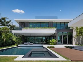 5515 Pine Tree Dr, Miami Beach FL 33140