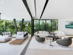 5515 Pine Tree Dr, Miami Beach FL 33140