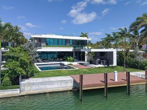 5515 Pine Tree Dr, Miami Beach FL 33140