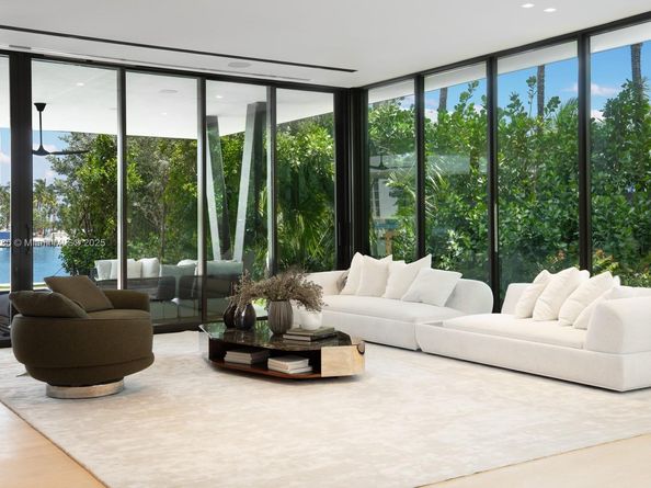 5515 Pine Tree Dr, Miami Beach FL 33140