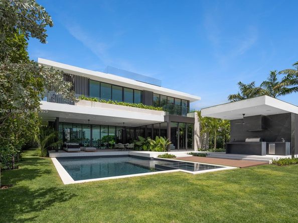 5515 Pine Tree Dr, Miami Beach FL 33140