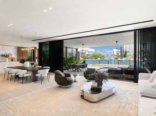 5515 Pine Tree Dr, Miami Beach FL 33140