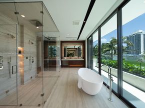 5515 Pine Tree Dr, Miami Beach FL 33140