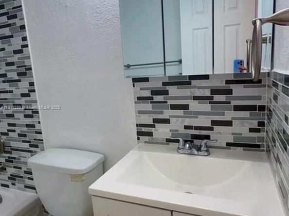 984 W 40th St 2, Hialeah FL 33012