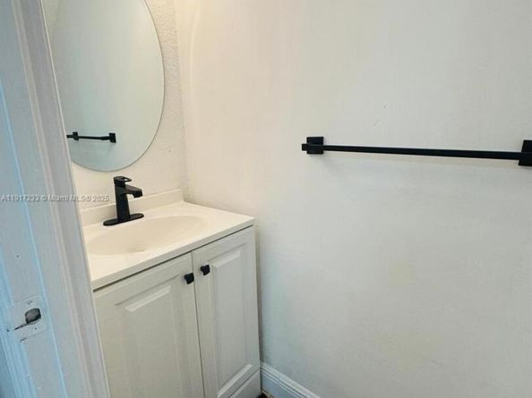 984 W 40th St 2, Hialeah FL 33012