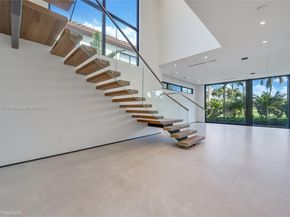5825 Alton Rd, Miami Beach FL 33140
