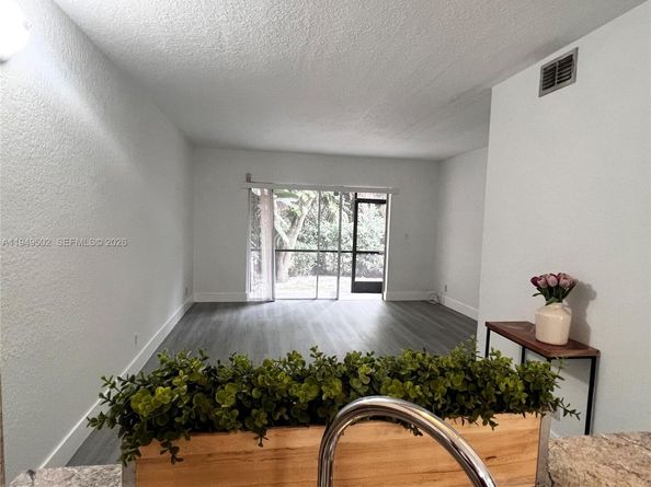 9156 NW 40th St 1051, Coral Springs FL 33065