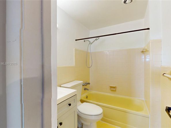 13105 Ixora Ct 303, North Miami FL 33181