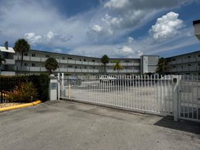 13105 Ixora Ct 303, North Miami FL 33181