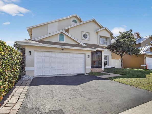 9710 SW 9th Ct, Pembroke Pines FL 33025