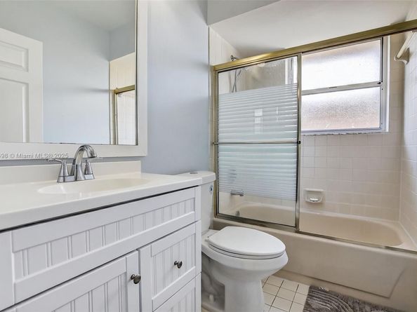 9710 SW 9th Ct, Pembroke Pines FL 33025