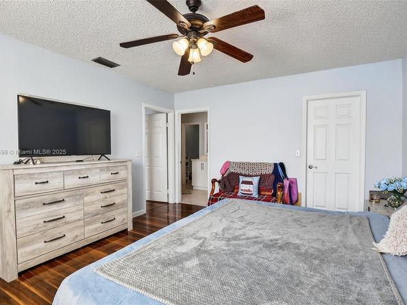 9710 SW 9th Ct, Pembroke Pines FL 33025