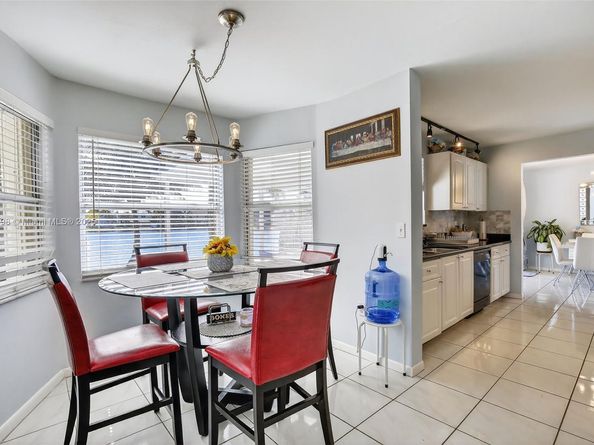 9710 SW 9th Ct, Pembroke Pines FL 33025