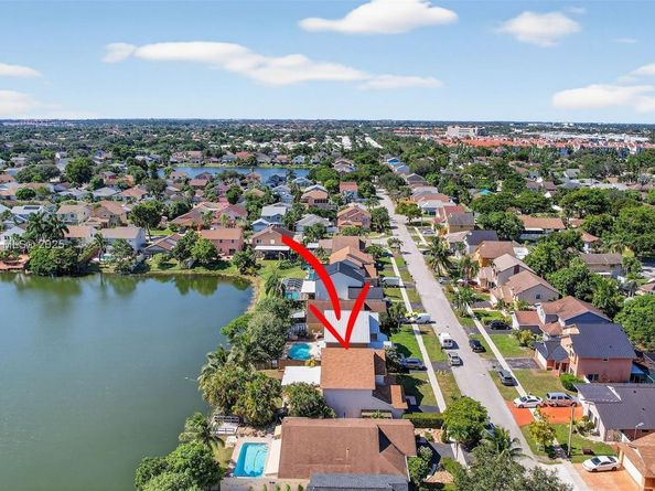 9710 SW 9th Ct, Pembroke Pines FL 33025