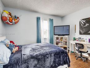 9710 SW 9th Ct, Pembroke Pines FL 33025