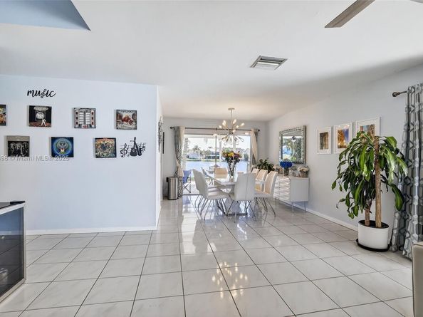 9710 SW 9th Ct, Pembroke Pines FL 33025