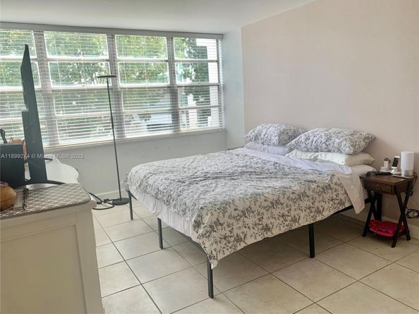 2016 Bay Dr 203, Miami Beach FL 33141