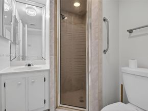 9235 Lagoon Pl 404, Davie FL 33324