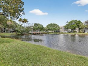 9235 Lagoon Pl 404, Davie FL 33324