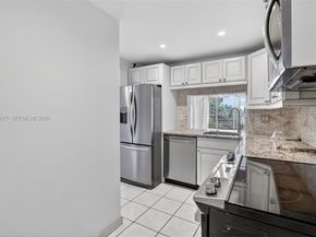 9235 Lagoon Pl 404, Davie FL 33324