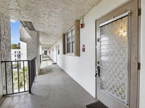 9235 Lagoon Pl 404, Davie FL 33324