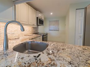 9235 Lagoon Pl 404, Davie FL 33324