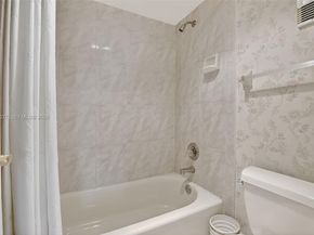 9235 Lagoon Pl 404, Davie FL 33324