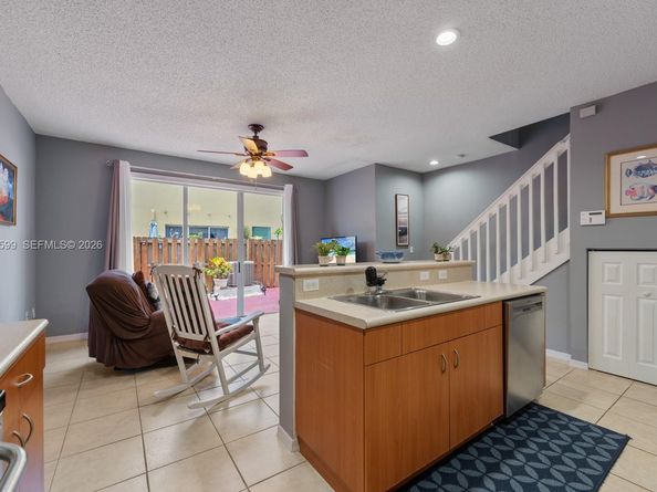 934 NE 42nd Ter, Homestead FL 33033