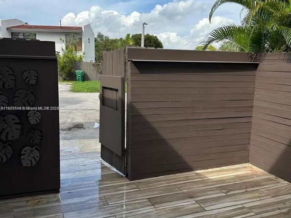 10916 SW 70th Ter, Miami FL 33173