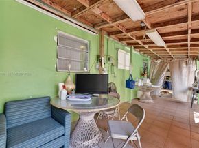 5931 NE 1st Ave, Oakland Park FL 33334