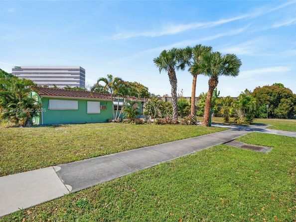 5931 NE 1st Ave, Oakland Park FL 33334