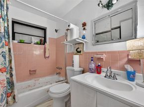 5931 NE 1st Ave, Oakland Park FL 33334