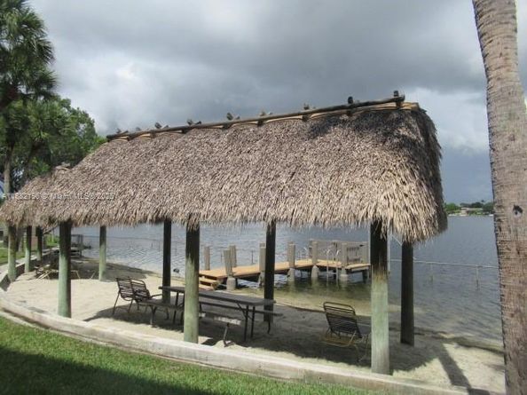 1100 Colony Point Cir 518, Pembroke Pines FL 33026