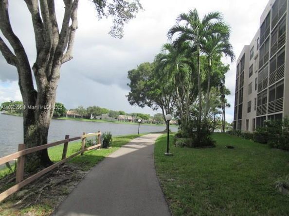 1100 Colony Point Cir 518, Pembroke Pines FL 33026
