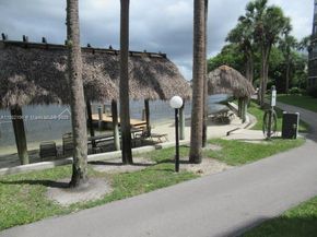 1100 Colony Point Cir 518, Pembroke Pines FL 33026