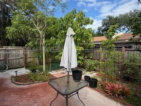 10331 Holly Ct, Pembroke Pines FL 33026
