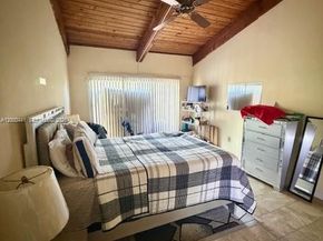 10331 Holly Ct, Pembroke Pines FL 33026