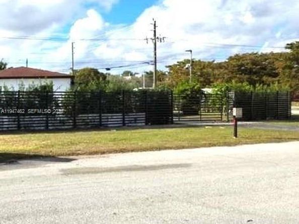 14200 Carver Dr, Miami FL 33176