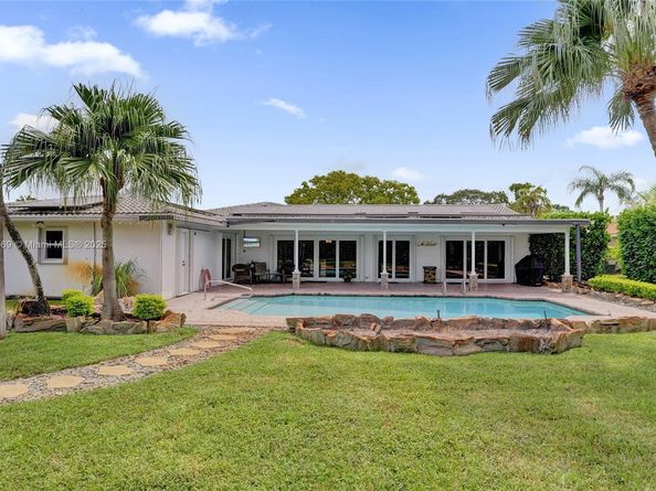 680 NW 100th Ln, Coral Springs FL 33071