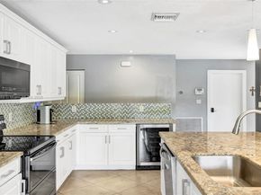 680 NW 100th Ln, Coral Springs FL 33071