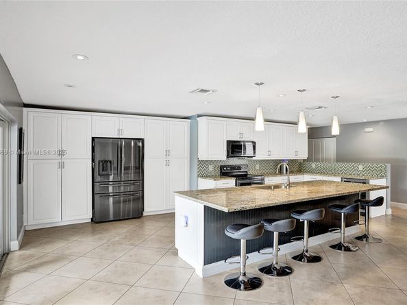 680 NW 100th Ln, Coral Springs FL 33071