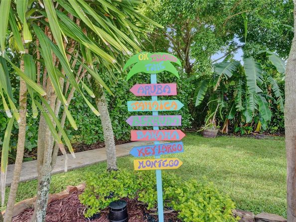 680 NW 100th Ln, Coral Springs FL 33071