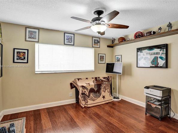 680 NW 100th Ln, Coral Springs FL 33071
